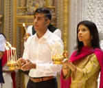 8___Mr_Sunak_and_Mrs_Murty_perform_arti.jpg