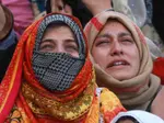 kashmiri-pandit-muslim-women-pray-relic-displayed-unseen-440nw-9629058b.jpg